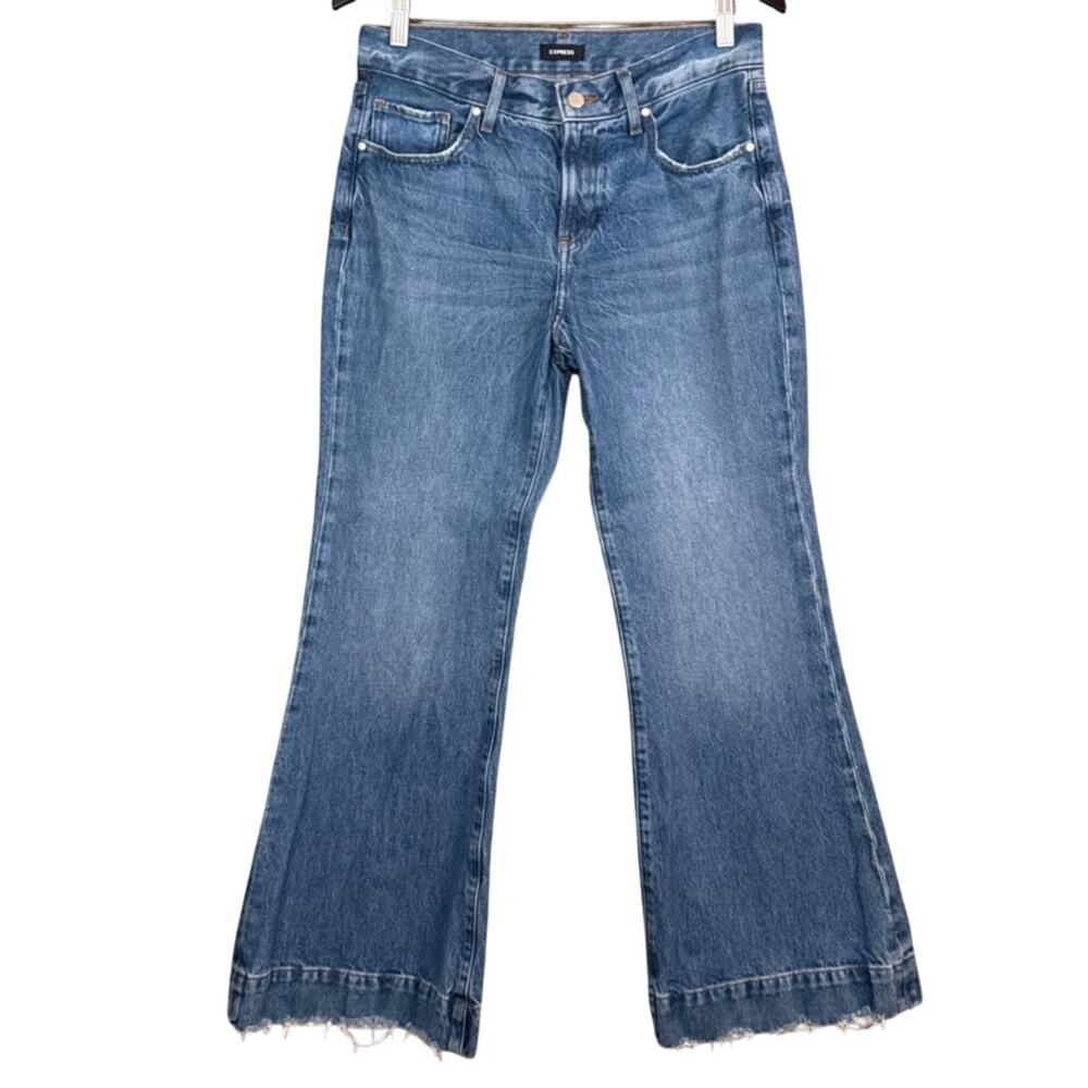 Express Mid Rise Medium Wash Raw Hem '70s Flare Jeans Size 6 Short 6S